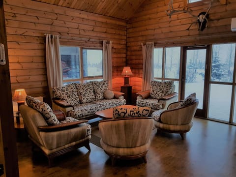 Geysir - Modern Log Cabin House in Southern Region