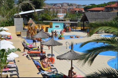 Swimming pool, Family