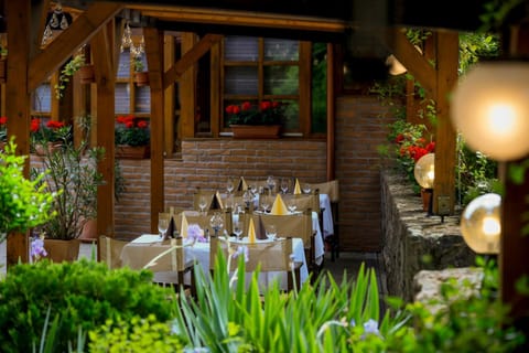 Patio, Restaurant/places to eat