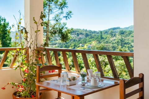 View (from property/room), Food and drinks, Dining area, Food, Mountain view