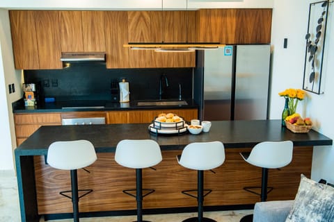 Dining area, kitchen