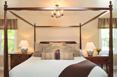1795 Acorn Inn Bed and Breakfast Bed and Breakfast in Finger Lakes