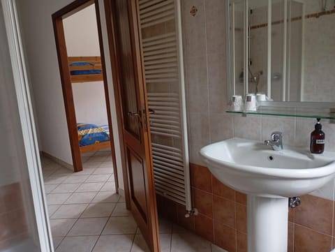 Shower, Bathroom, towels