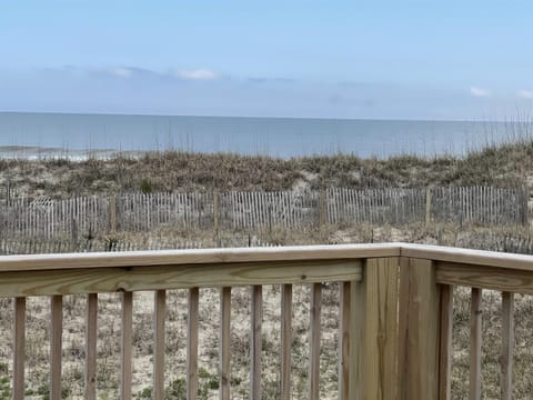 57151 Lighthouse Rd Home Maison in Hatteras Island
