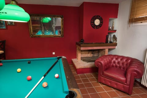 Billiard, Game Room, Lounge or bar, Alcoholic drinks