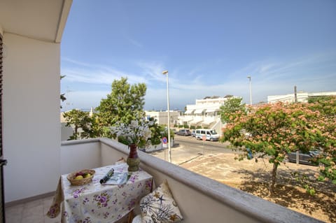 Balcony/Terrace, Street view