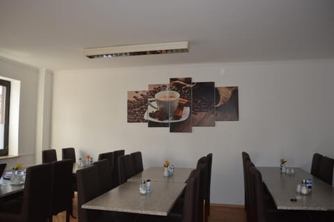 Restaurant/places to eat, Dining area