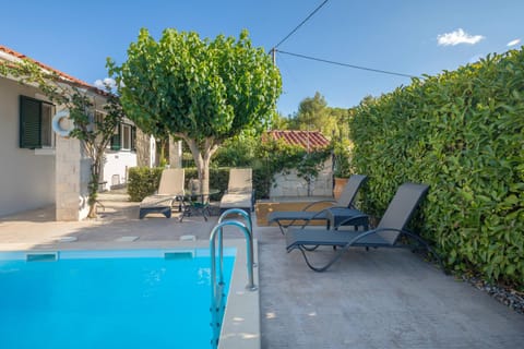 Day, Pool view, Swimming pool, sunbed