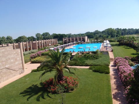 Day, Pool view