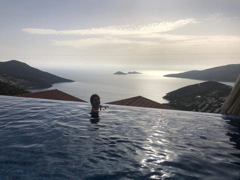 Pool view, Sea view