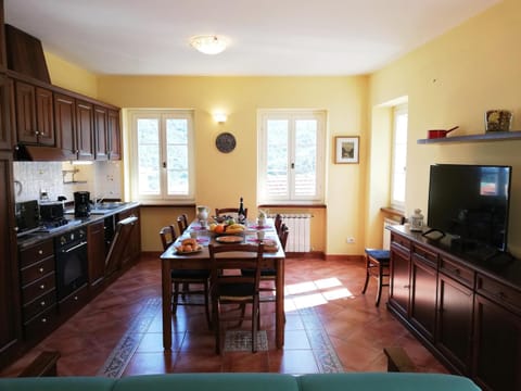 Nearby landmark, Kitchen or kitchenette, Living room, Seating area, Dining area, Garden view, Landmark view, Mountain view, Quiet street view, Inner courtyard view, dishwasher, internet, locker