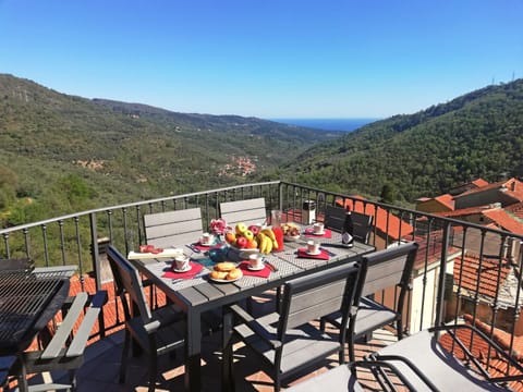 Nearby landmark, Natural landscape, BBQ facilities, Balcony/Terrace, City view, Landmark view, Landmark view, Mountain view, Sea view, Quiet street view, Inner courtyard view, sunbed
