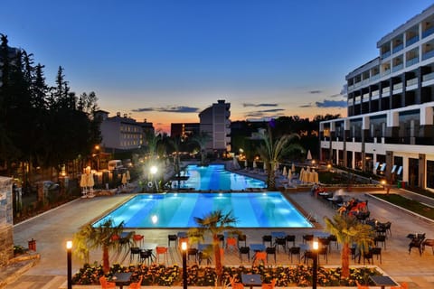 Property building, Night, Pool view, Swimming pool, sunbed