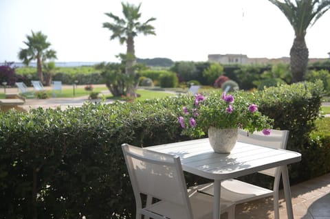 Patio, Natural landscape, Garden, Solarium, View (from property/room), Garden view