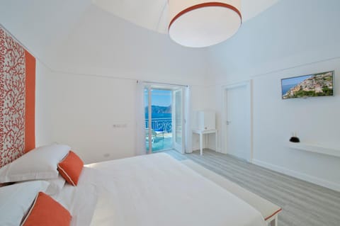 Photo of the whole room, Bedroom, Sea view