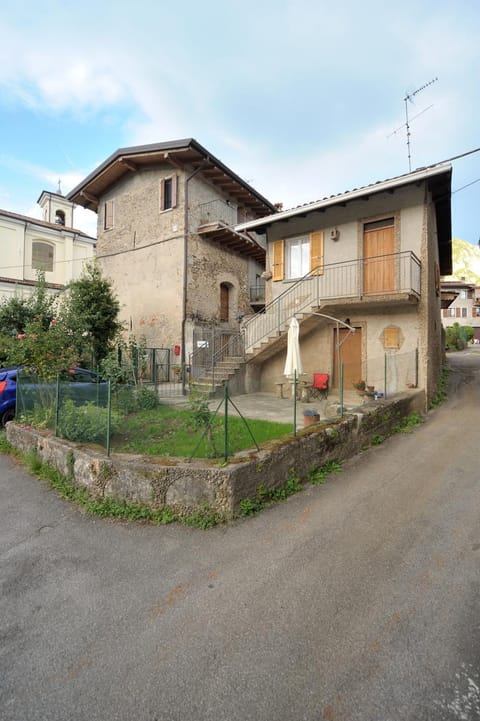 Facade/entrance, Garden, Floor plan