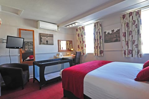 The White Hart Inn by Greene King Inns Hotel in Aylesbury Vale