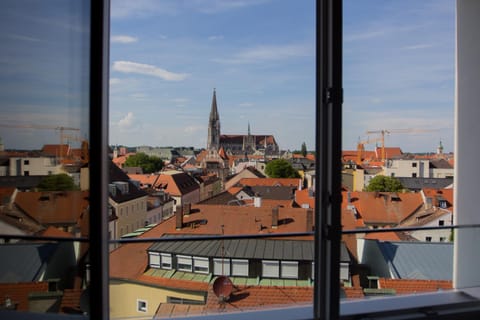 Facade/entrance, City view, Landmark view