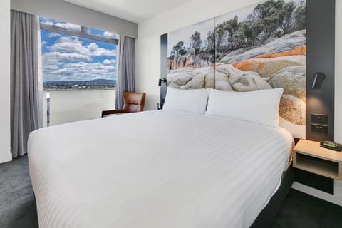 Bed, Photo of the whole room, Bedroom, City view, Mountain view