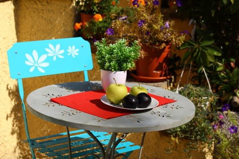 Food close-up, Garden, Balcony/Terrace, Decorative detail, Floor plan, Garden view