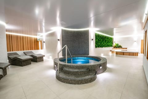 Hot Tub, Spa and wellness centre/facilities