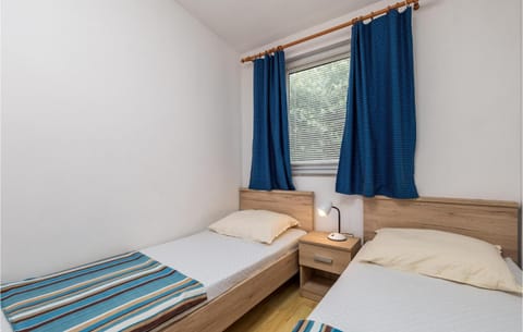 2 Bedroom Awesome Apartment In Mandre Condo in Novalja