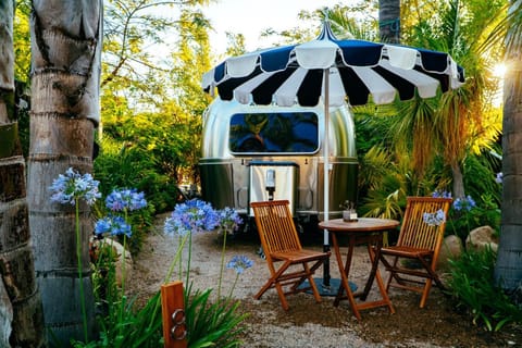 Caravan Outpost Campingplatz /
Wohnmobil-Resort in Ojai