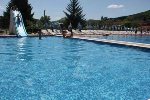 Day, Swimming pool