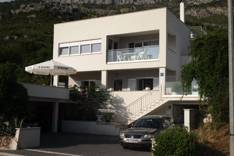 Open Hus Apartment in Makarska