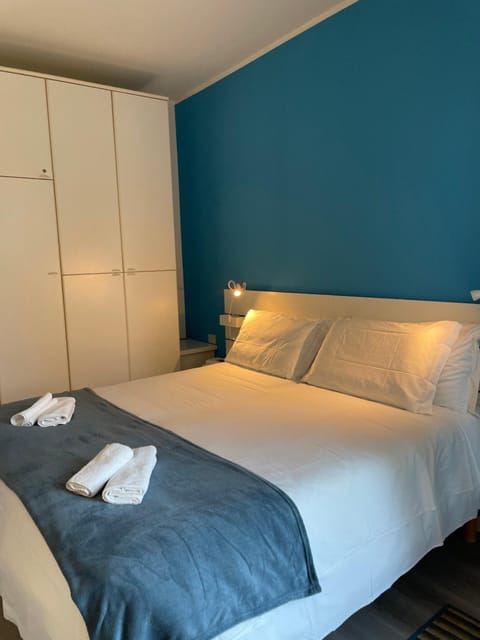 Bed, Photo of the whole room, Bedroom, towels, wardrobe