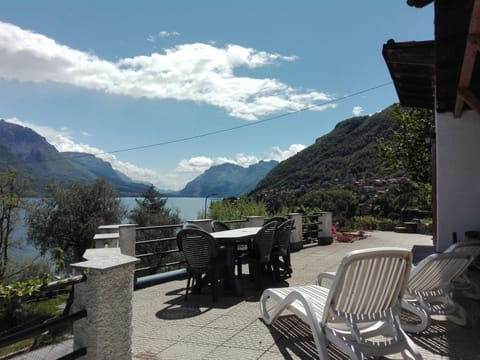 Balcony/Terrace, Lake view, Mountain view