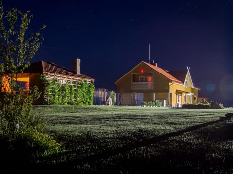 Facade/entrance, Night