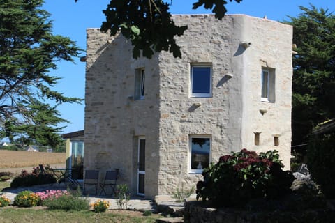Property building, Facade/entrance, Garden