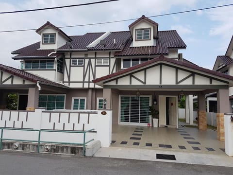Sitiawan Homestay Entire Semi D home Urlaubsunterkunft in Perak