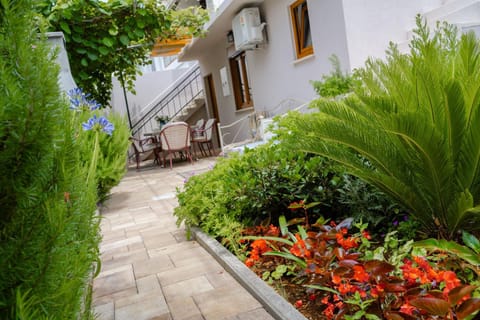 Garden apartment Apartment in Dubrovnik-Neretva County