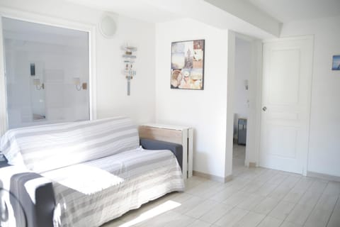 Sunny apartment in heart of Nice Old Town Condominio in Nice