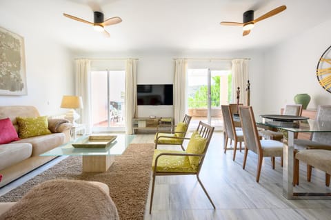 TV and multimedia, Living room, Seating area, Dining area, Evening entertainment