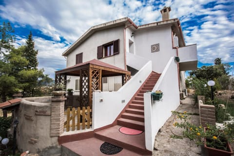 Facade/entrance, Bird's eye view, Floor plan