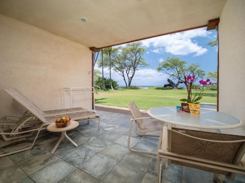 Patio, View (from property/room), Balcony/Terrace, Seating area, Dining area, Sea view