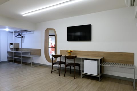 TV and multimedia, Seating area, Dining area