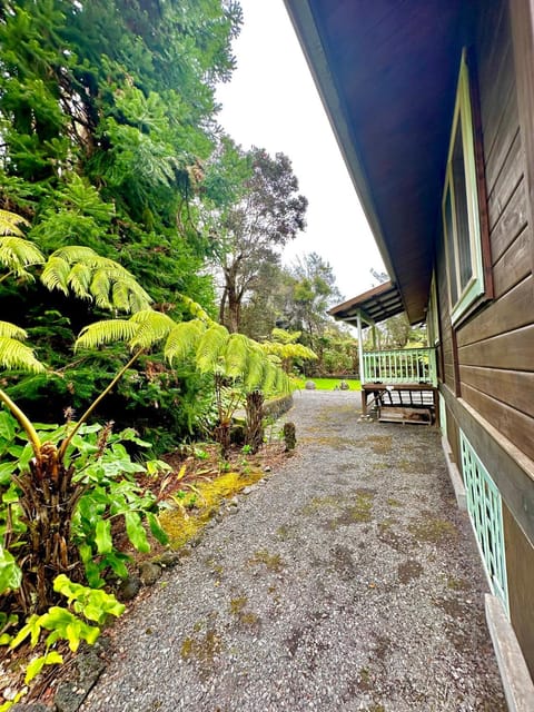 Volcano Hideaway Cabin as seen on HGTV Maison in Volcano