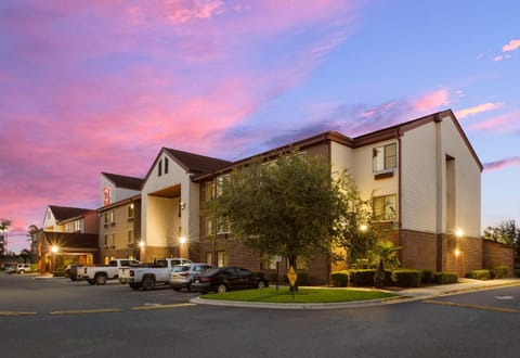 Red Roof Inn & Suites Savannah Airport Motel in Pooler