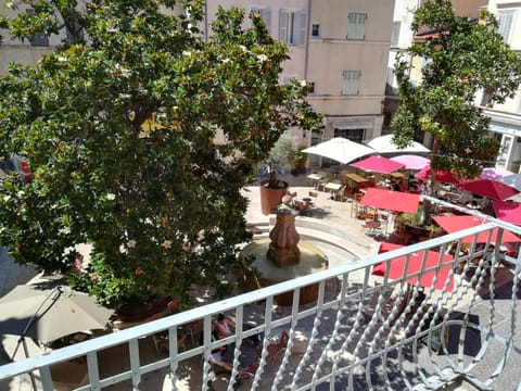 Balcony/Terrace, On site, Landmark view