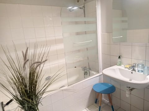 Appartement lumineux avec ascenseur, balcon et wifi gratuit à Granville - FR-1-361-123 Apartment in Granville