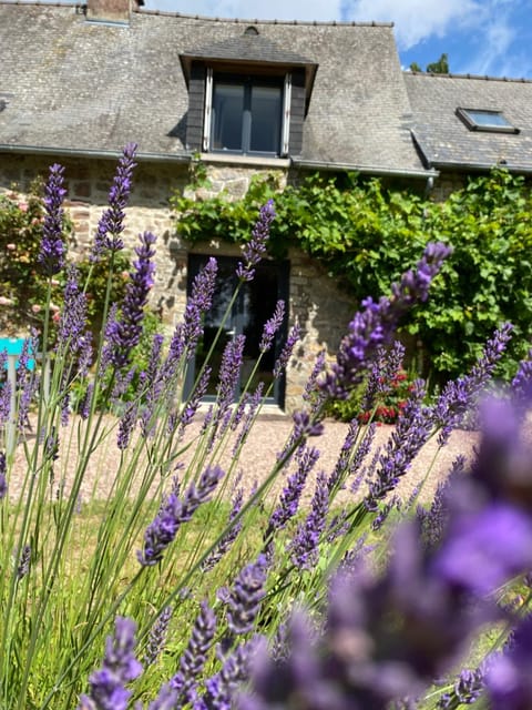 L'Hôtié de Brocéliande à Paimpont, au coeur des sites naturels et légendaires Bed and Breakfast in Paimpont