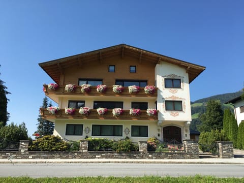 Facade/entrance, Spring, Summer, Garden, Autumn