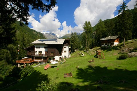 Property building, Garden