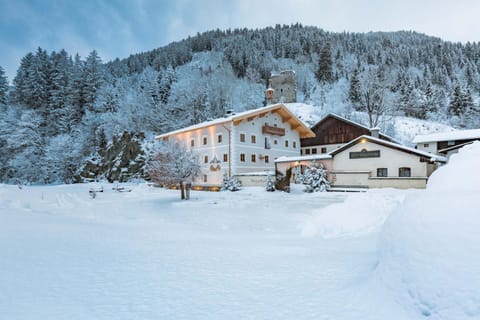 Property building, Facade/entrance, Winter
