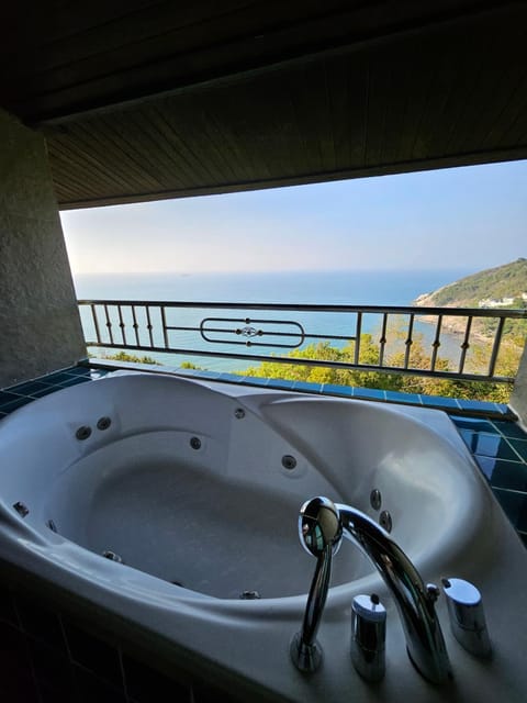 Hot Tub, Sea view, Bath