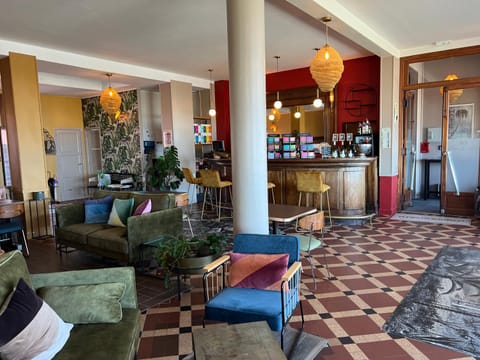 Restaurant/places to eat, Living room, Lounge or bar, Banquet/Function facilities, Seating area